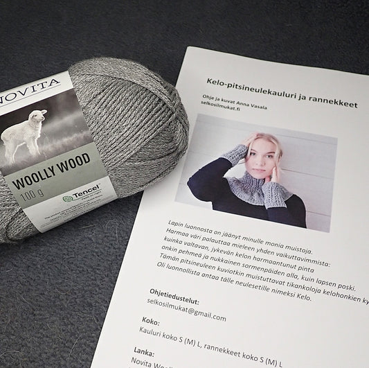 Kerä harmaata Novita Woolly Wood lankaa ja neuleohje printtinä.