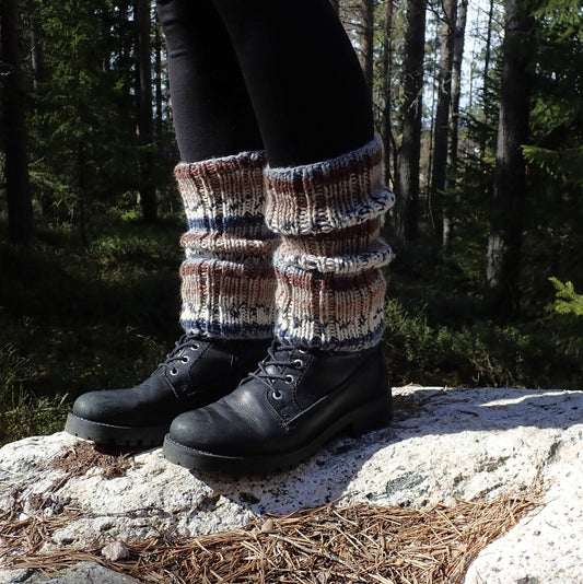 Moniväriset_säärystimet_selkokielinen_neuleohje